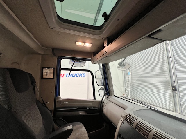 DAF CF85 360 8×4 Day Cab Hookloader