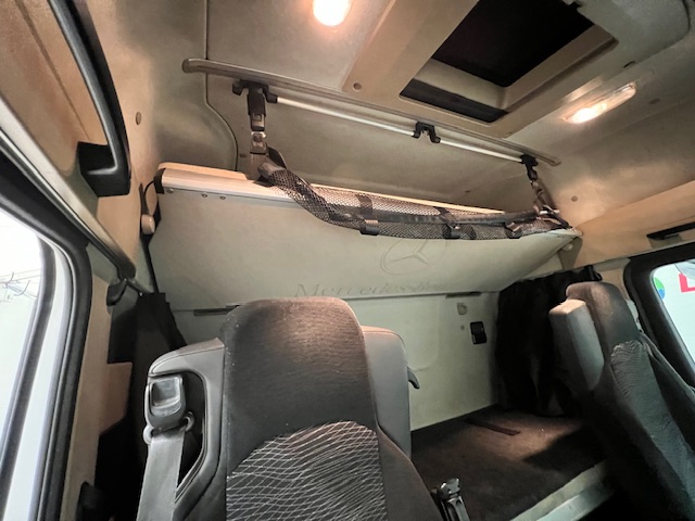 Mercedes Actros 1824 4×2 Sleeper Cab Fridge Box