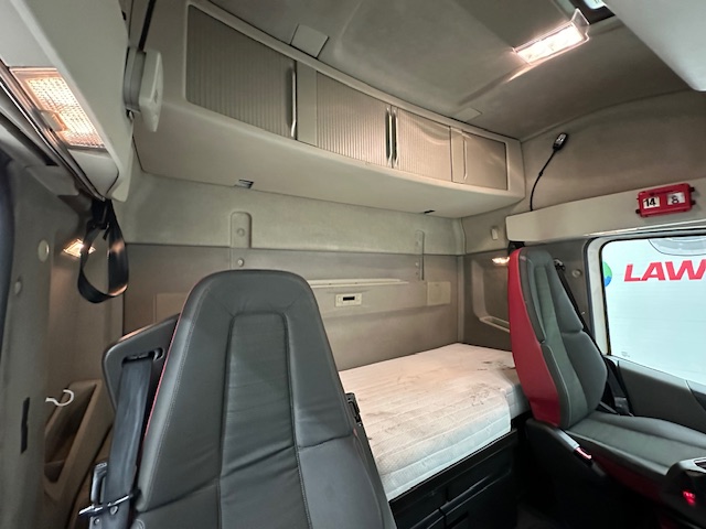 Volvo FH 500 Euro 5 6×2 Tractor Unit Safari Edition
