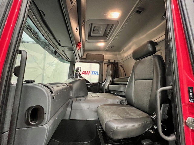 Scania P230 4×2 Sleeper Cab Curtainsider