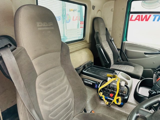 DAF CF75 310 Rear Lift Day Cab Dropside Brick Grab