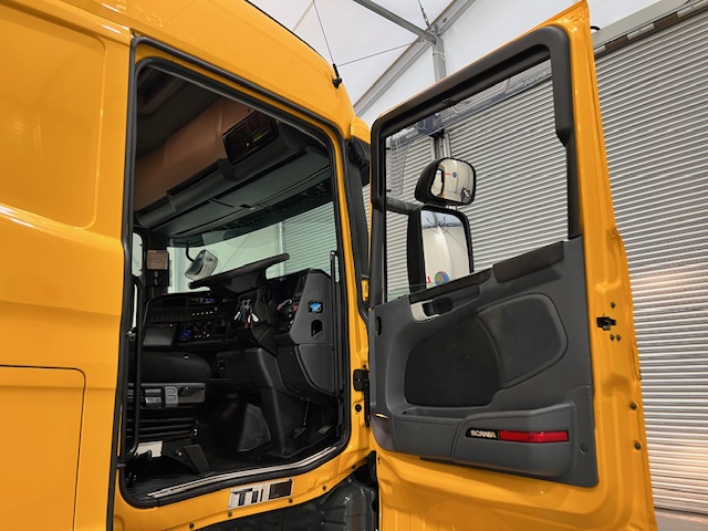 Scania R450 6×2 Rear Lift Tractor Unit PTO