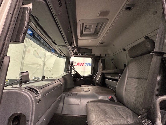 Scania P250 4×2 Sleeper Cab Fridge Box