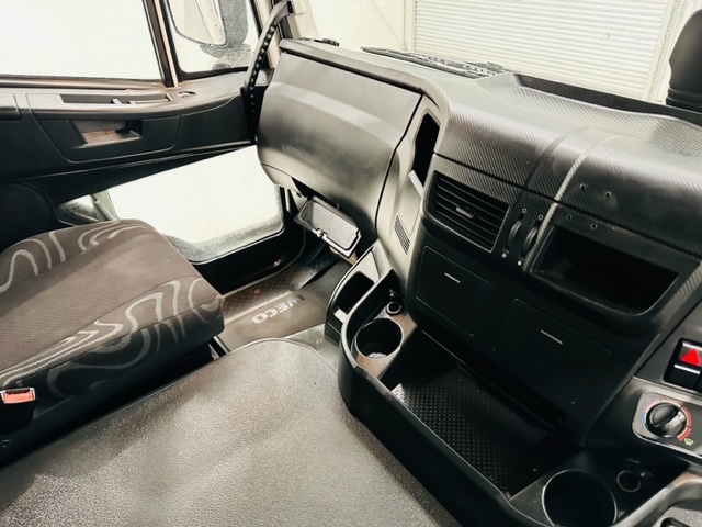 Iveco Stralis 310 AT 6×2 Box Van