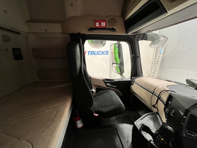 Mercedes Actros 2536 6×2 Sleeper Cab Curtainsider