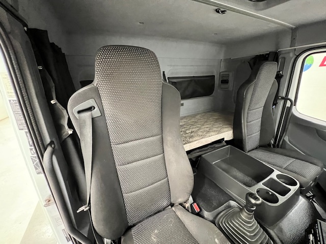 Mercedes Axor 2529 6×2 Rear Lift Sleeper Cab Fridge Box