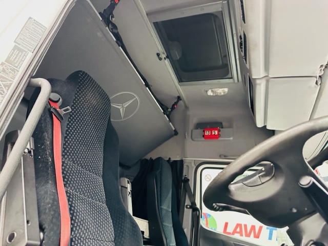 Mercedes 2543 6×2 10 Tyre Rear Lift Sleeper Cab Box Van