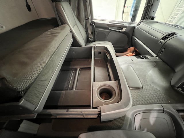 Scania P250 4×2 Sleeper Cab Fridge Box
