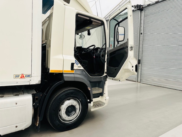 DAF CF 290 6×2 Rear Steer Fridge Box