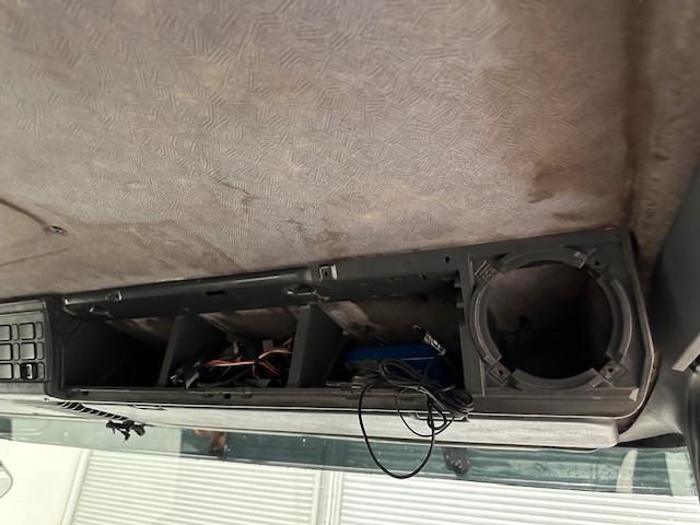 Scania 114 340 6×2 Rear Lift Day Cab Beavertail