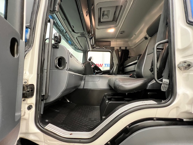 Scania P250 4×2 Sleeper Cab Fridge Box