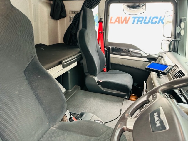 MAN TGM 18.250 Sleeper Cab Curtainsider