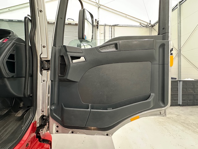 MAN TGL 12.220 Crew Cab Tilt and Slide