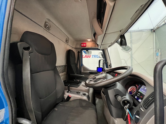 DAF LF 180 Day Cab Dropside with Tail Lift