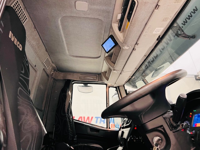 Iveco Stralis 310 AT 6×2 Box Van