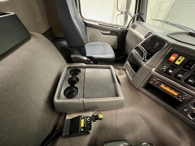 Volvo FM 460 8×4 Steel Tipper Grab