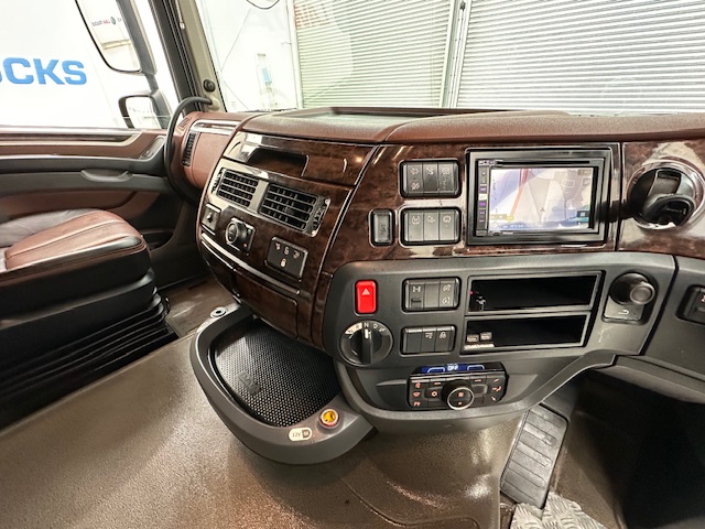 DAF XF 530 6×2 Midlift Tractor Unit
