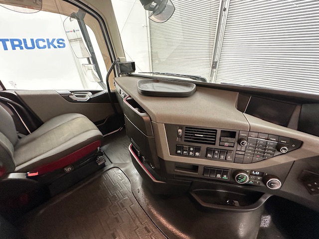Volvo FH 500 6×2 Midlift Tractor Unit