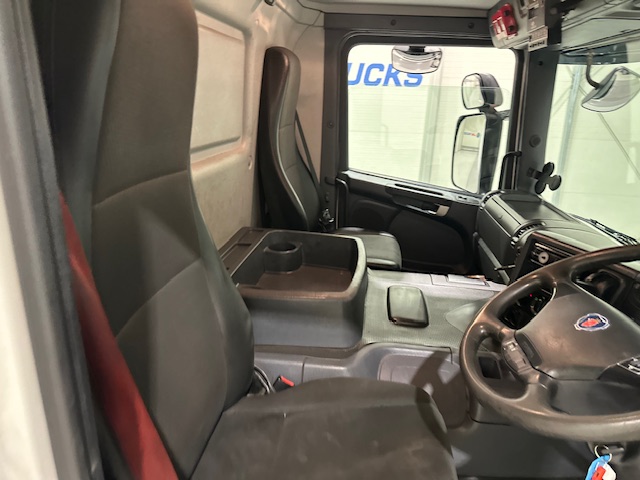 Scania P280 6×2 Rear Lift Day Cab Fridge Box