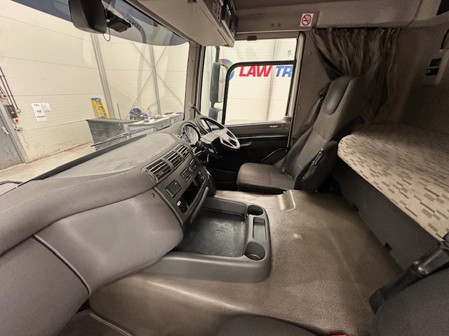 DAF CF 310 Sleeper Cab Curtainsider
