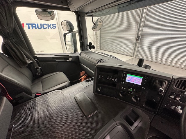 Scania P250 4×2 Sleeper Cab Box Van