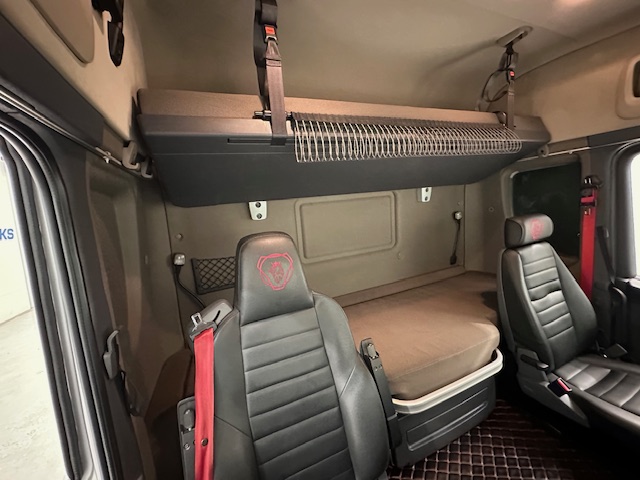 Scania R450 6×2 Highline Midlift Tractor Unit