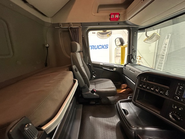 Scania R450 6×2 Midlift Topline Tractor Unit