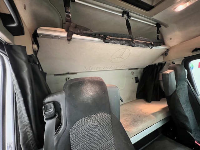 Mercedes Actros 1824 4×2 Sleeper Cab Fridge Box