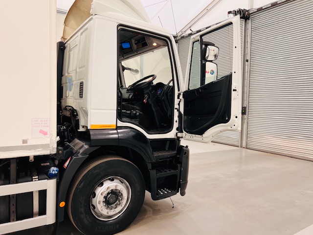 Iveco Stralis 310 AT 6×2 Fridge Box