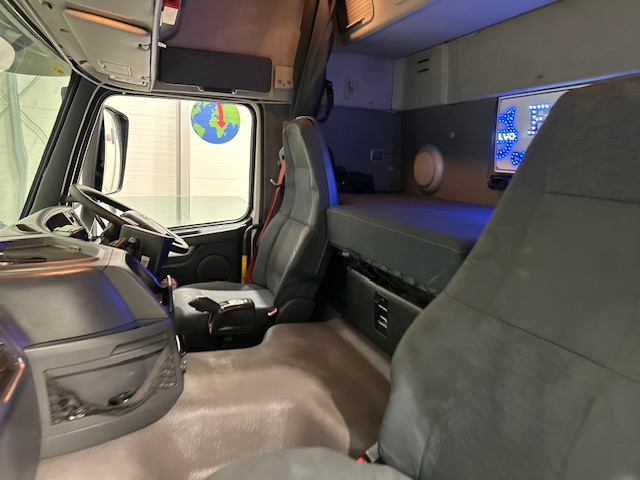 Volvo FM 450 Dropside Brick Grab Drawbar