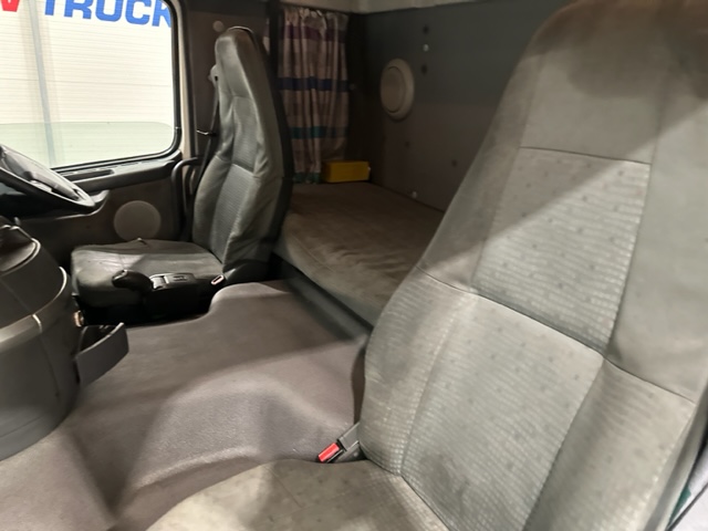 Volvo FM 300 6×2 Sleeper Cab Curtainsider