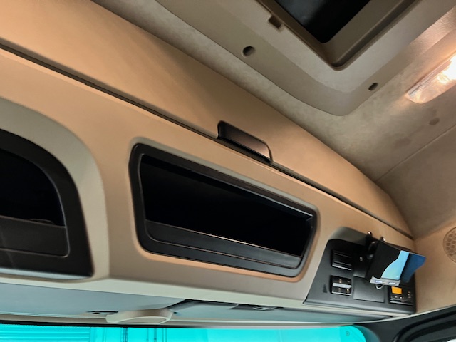 Mercedes Actros 2530 6×2 Sleeper Cab Curtainsider