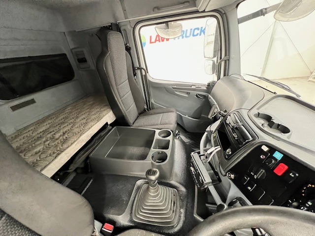 Mercedes Axor 2529 6×2 Rear Lift Sleeper Cab Fridge Box
