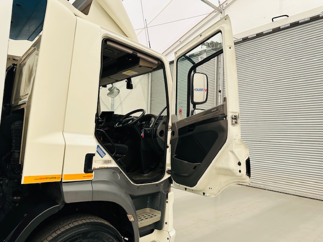 DAF CF 290 6×2 Rear Steer Fridge Box