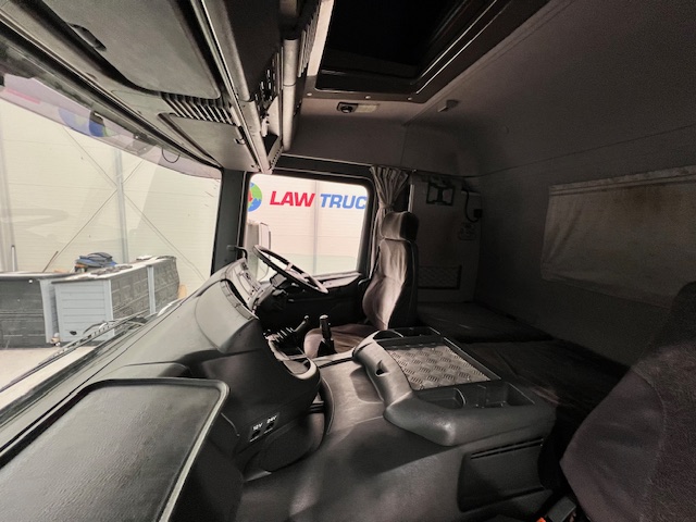 Scania P94 220 4×2 Sleeper Cab Box Van Manual