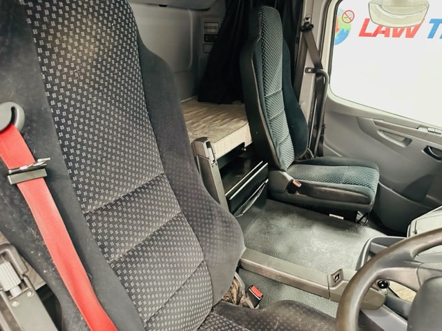 Mercedes 2543 6×2 10 Tyre Rear Lift Sleeper Cab Box Van