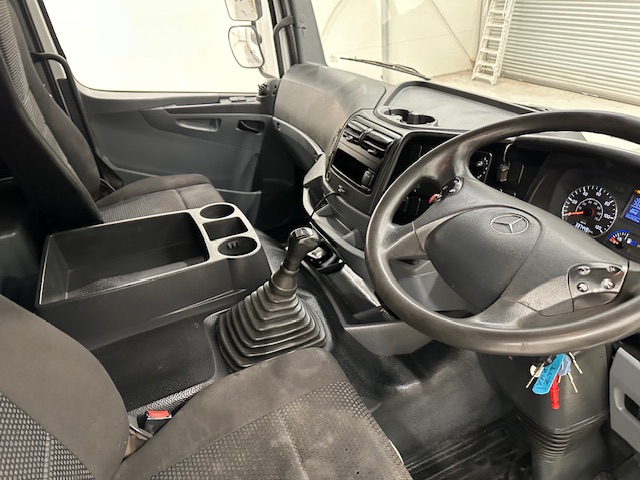 Mercedes Axor 1824 Day Cab Curtainsider Manual