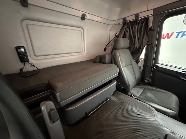 Scania P250 4×2 Sleeper Cab Fridge Box