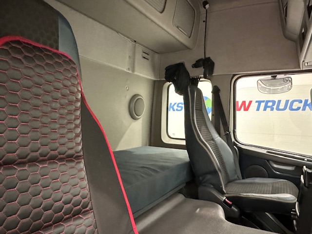 Volvo FM 450 6×2 Midlift Tractor Unit
