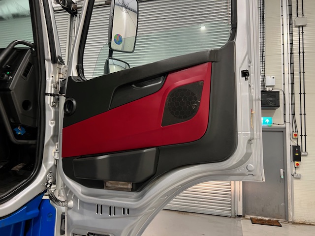Volvo FMX 410 8×4 Day Cab Steel Tipper