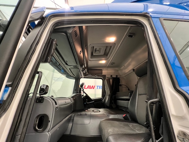Scania P250 4×2 Sleeper Cab Fridge Box