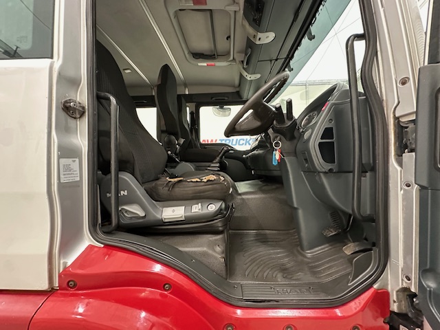 MAN TGL 12.220 Crew Cab Tilt and Slide