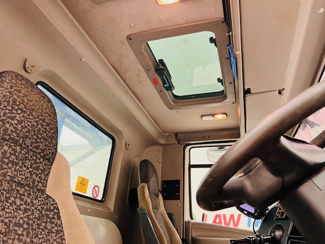 DAF CF85 410 8×4 Day Cab Hookloader Manual