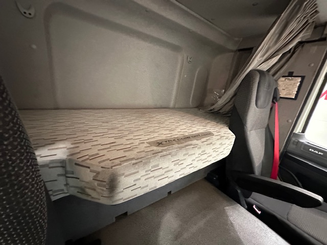 DAF CF 370 6×2 Sleeper Cab Fridge Box
