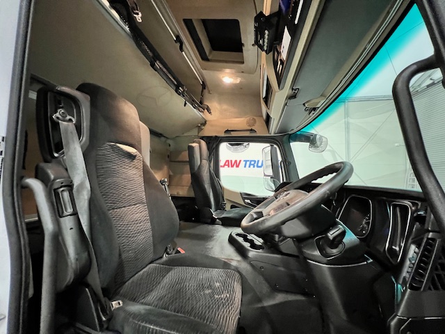 Mercedes Actros 1824 4×2 Sleeper Cab Fridge Box