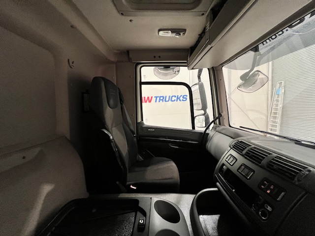 DAF CF 260 4×2 Day Cab Fridge Box
