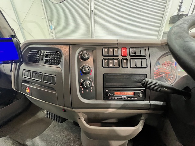 DAF LF 180 Day Cab Dropside with Tail Lift