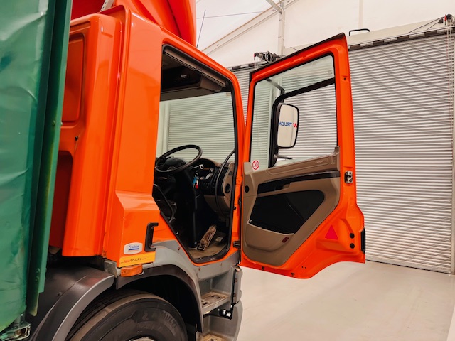 DAF CF75 310 6×2 Rear Lift Day Cab Curtainsider