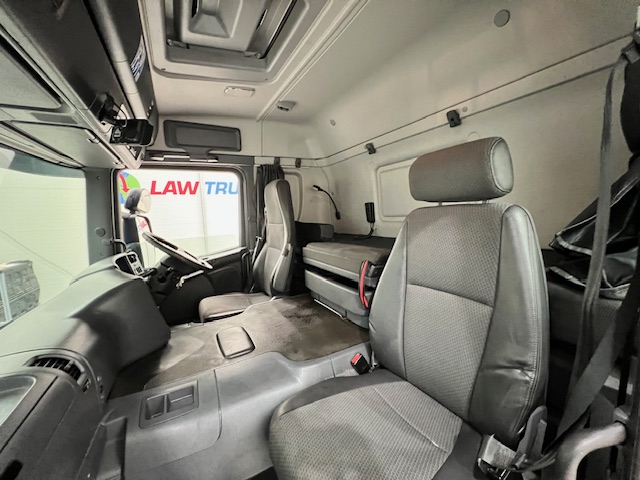 Scania P250 4×2 Sleeper Cab Fridge Box