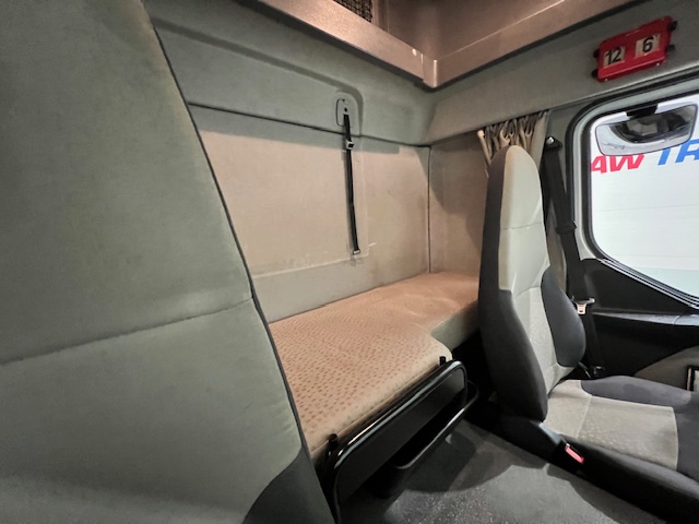 Renault Midlum 190 Sleeper Cab Box Van